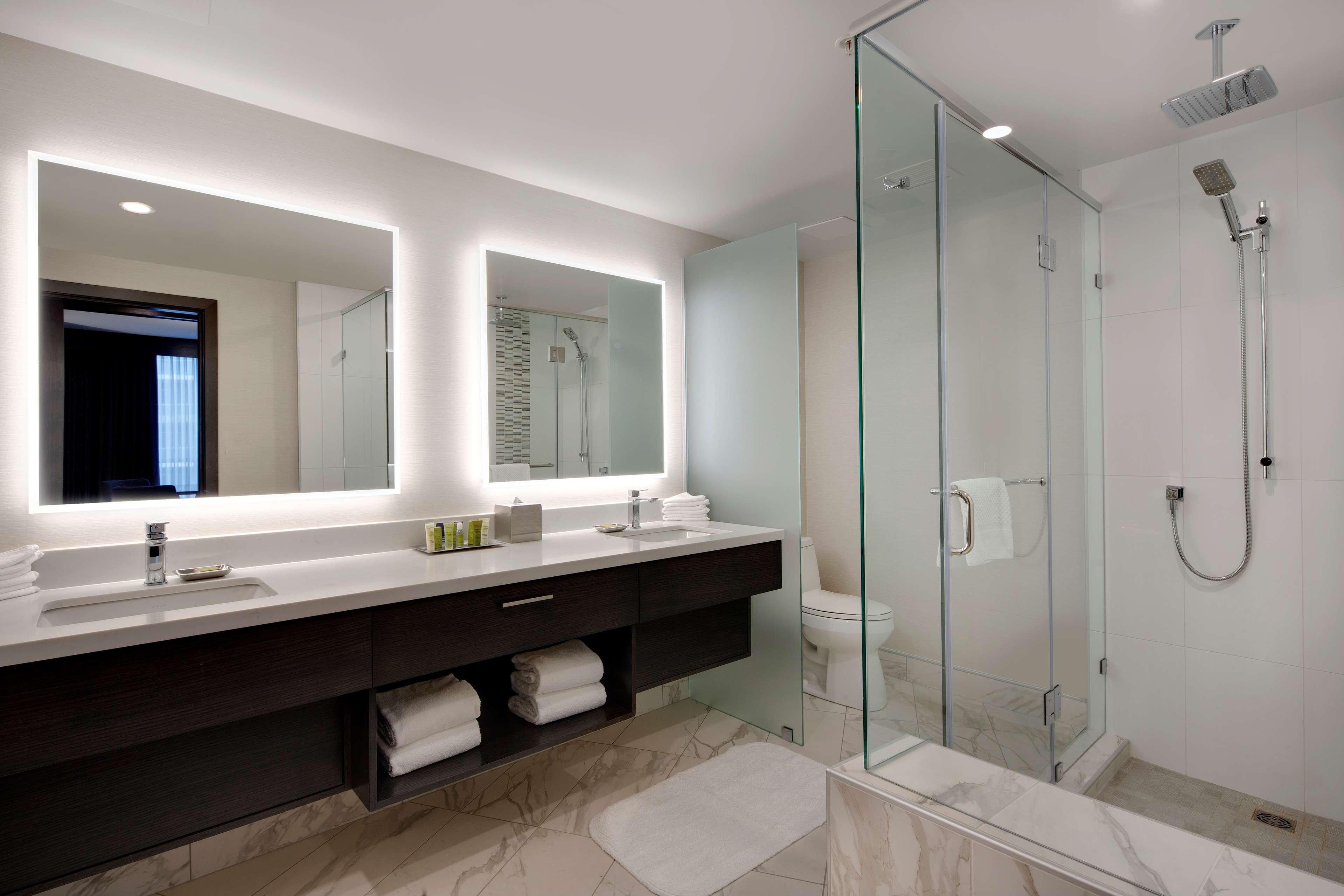 Hilton Vancouver Metrotown Burnaby Extérieur photo